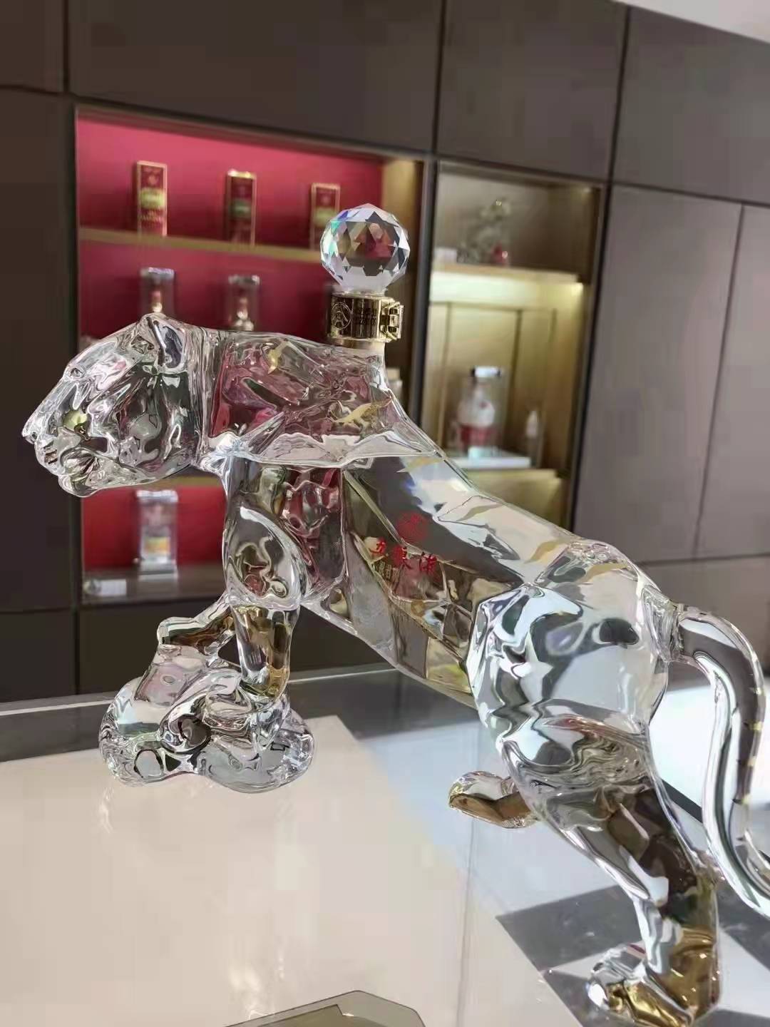 52度五粮液虎年生肖纪念酒五粮液老虎五粮液生肖虎年.jpg