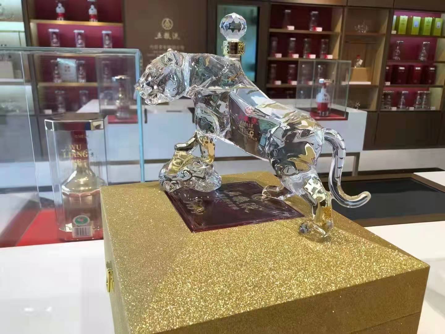 52度五粮液虎年生肖纪念酒五粮液老虎五粮液生肖虎年.jpg