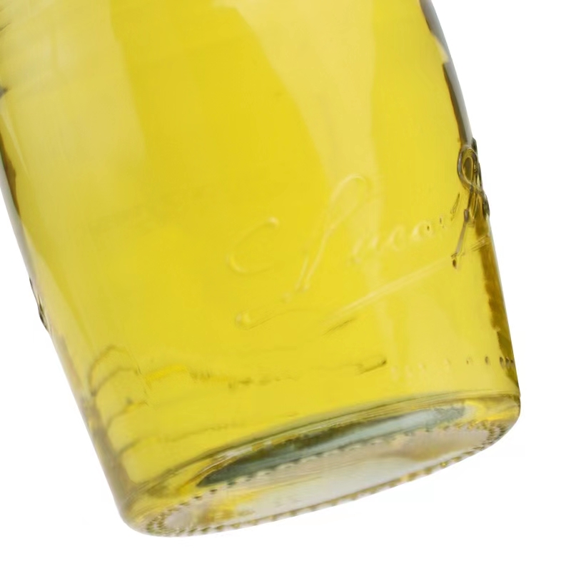 波士香蕉味力娇酒17度700ml.jpg