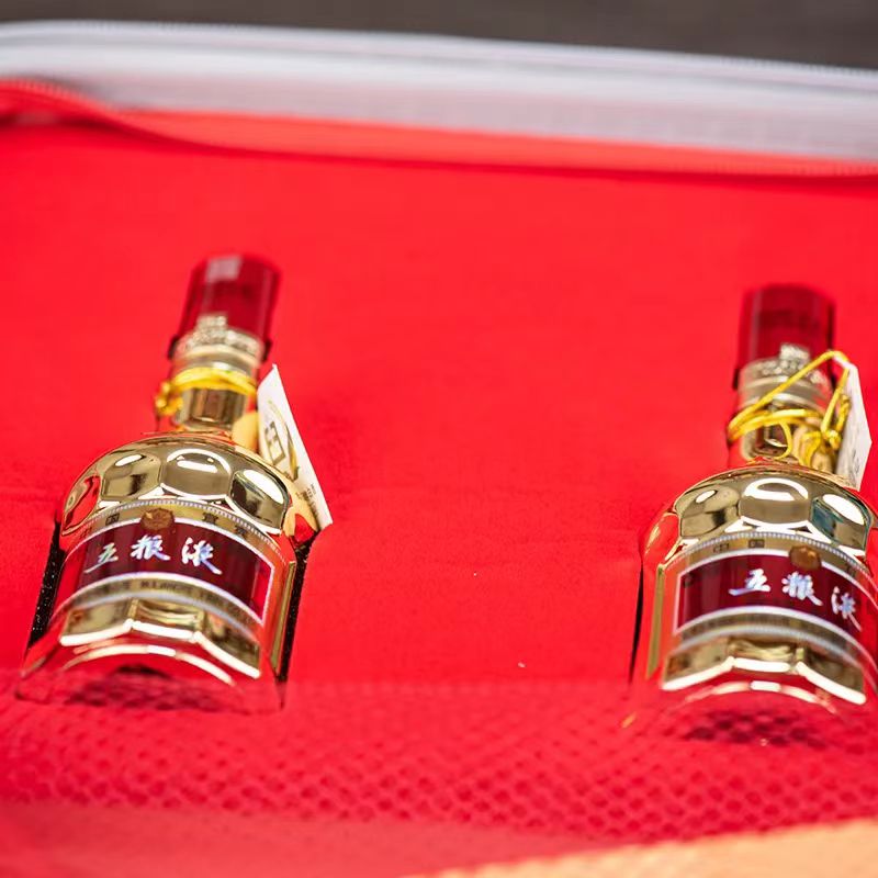 五粮液金装龙韵当头50ml*2瓶礼盒装52度6套12瓶价